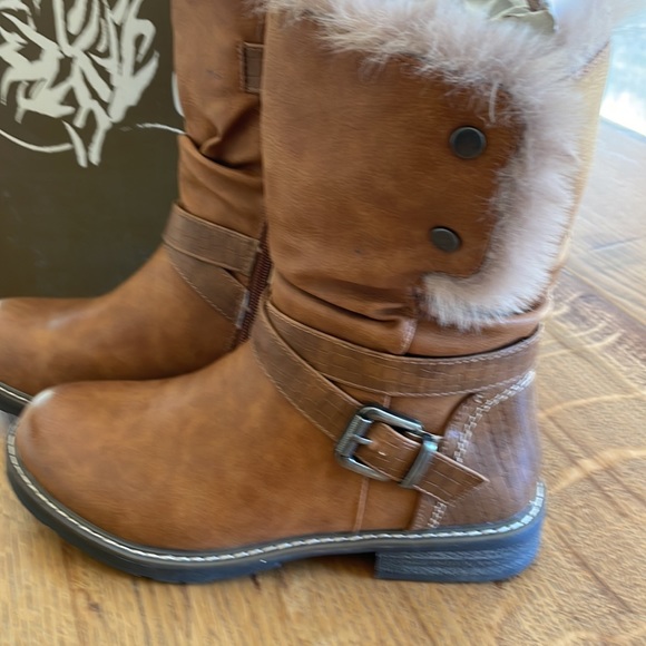 Donated 🆕G.C boots 🔥 brand new in box ! - Picture 4 of 8